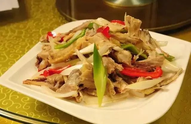 明天就到新疆石河子了,石河子有什么美食和旅游景点推荐?