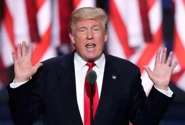 特朗普发表讲话又扔稿子谁写的稿?