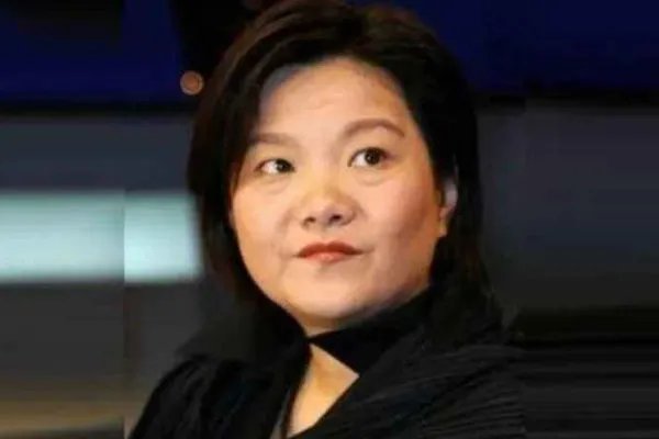陈凯歌前妻农村豪宅意外曝光,娱乐圈大佬的前妻究竟有多壕?
