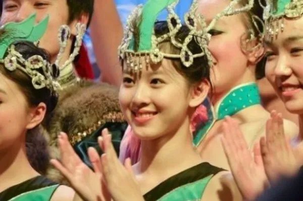 刘强东当初是怎么看上还是学生的奶茶妹妹的?