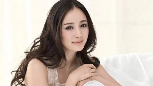 采访再次,李现被谈及曾经的“点赞”事件,哪些艺人曾因为点赞而备受争议?