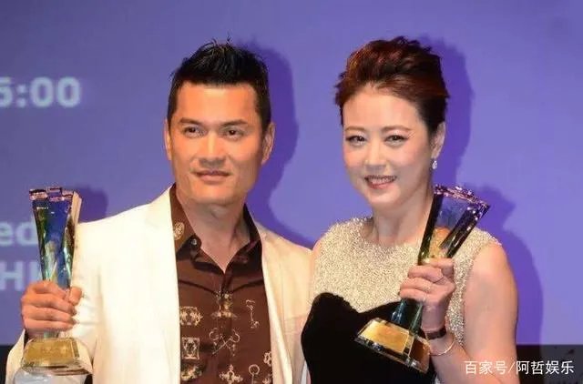 头婚娶周海媚,二婚与邝美云闪婚闪离,吕良伟现在怎么样了?
