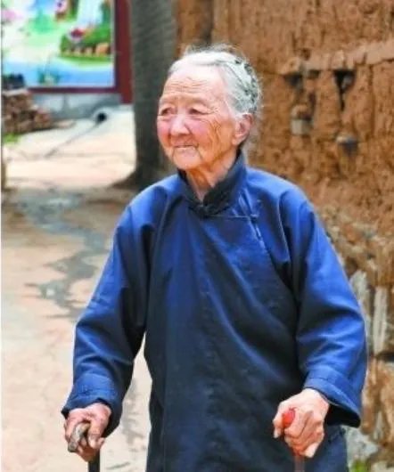 农村没有退休金的老人,该怎么办?