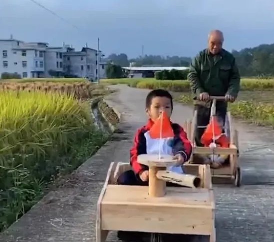 木工爷爷是如何给孙子做国庆礼炮车的?