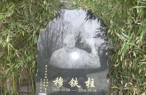 男篮巨人去世十年后,妻子气色变好,儿子1米8不搞体育,他是谁呢?