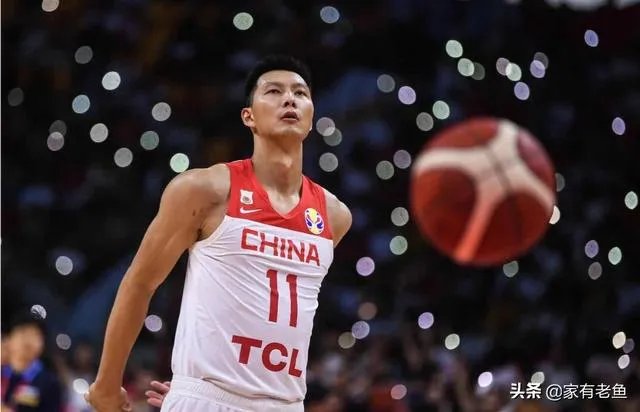 易建联向武汉多家医院共计捐赠11250套防护服,你怎么评价这位中国男篮领袖的行为?