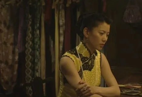 袁咏仪孤恋花剧照精选  剧中上演女女激吻惊爆眼球