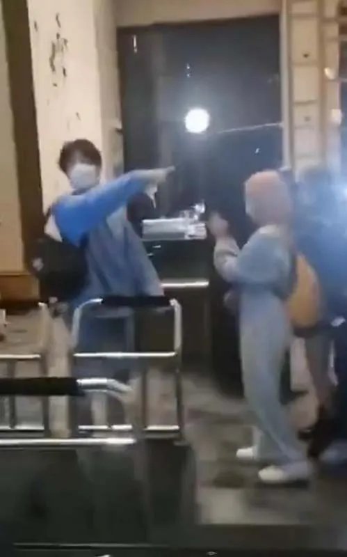 胡宇桐怒斥代拍，现场到底发生了什么？