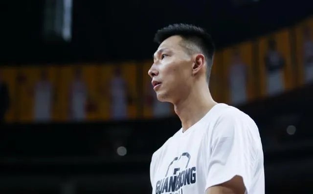 易建联向武汉多家医院共计捐赠11250套防护服,你怎么评价这位中国男篮领袖的行为?