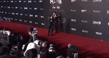 有哪些明星在走红毯时的尴尬事令你捧腹大笑?