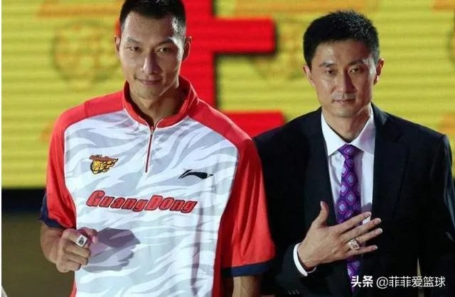 易建联向武汉多家医院共计捐赠11250套防护服,你怎么评价这位中国男篮领袖的行为?