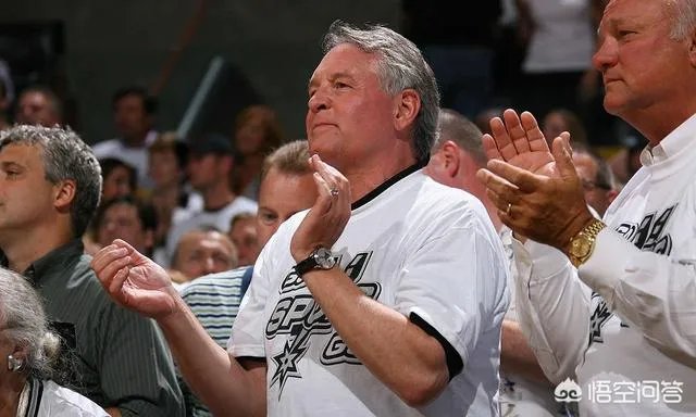 作为NBA传统强队,马刺老板霍尔特为何是联盟最穷的老板?