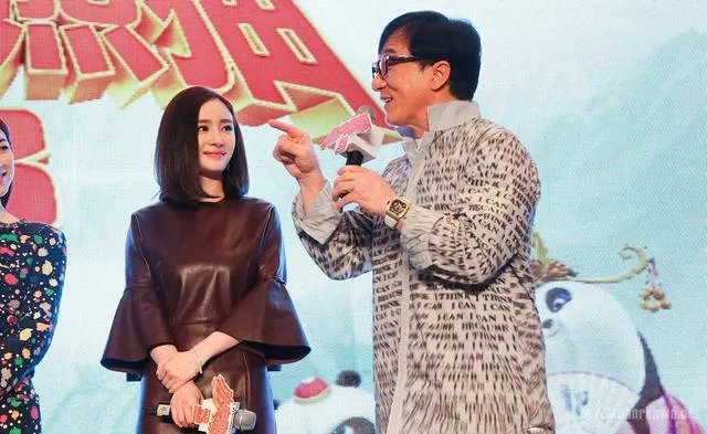 成龙发文夸奖杨幂,真的有这件事吗?