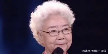 93岁田华北影节悼念去世演员,巩俐感动落泪,现场其他演员的情绪如何?