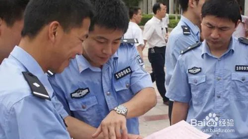如何展示人民警察风采