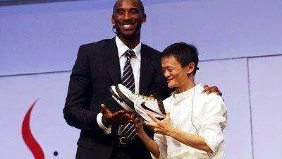 怎么和NBA巨人合影不嫌小?