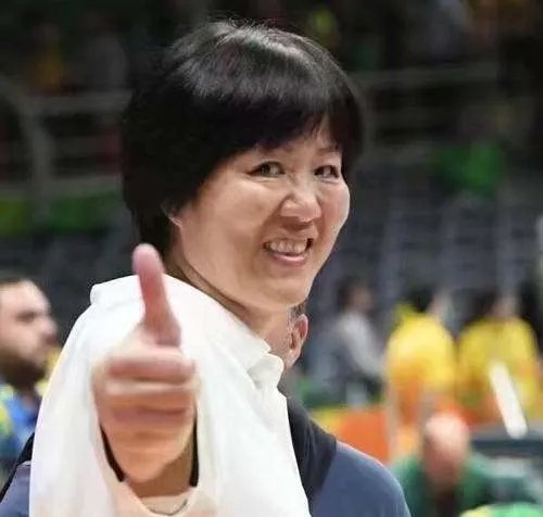 郎平晒出退休生活,卸任后首次现身,她的状态如何?