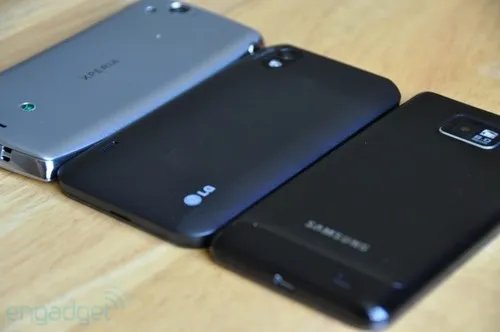 GALAXY S II最薄 3大品牌机皇对比图赏