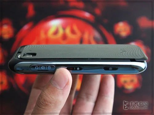 完美融合S-Class 3D界面 LG GM730评测