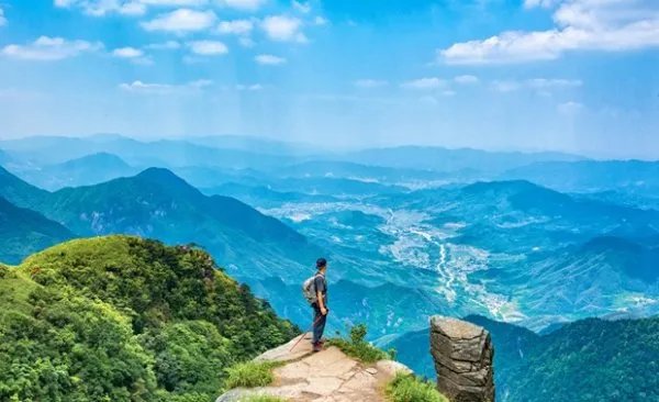 全国多地景区门票降价的原因是什么？