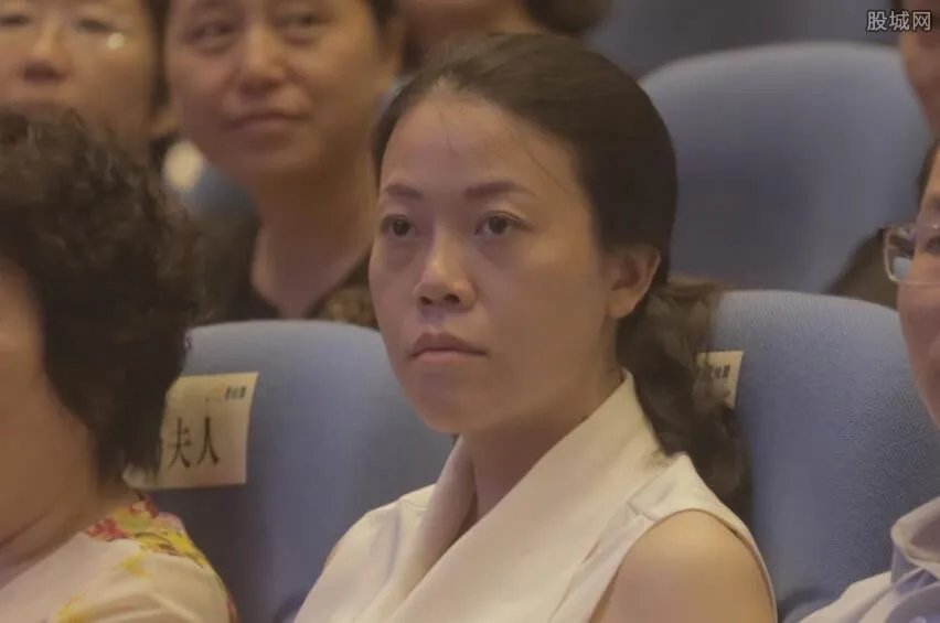 杨惠妍连续4年蝉联中国女首富 资产达到2250亿元