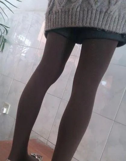 学生偷拍女老师黑丝照 性感穿着让屌丝坐立不安