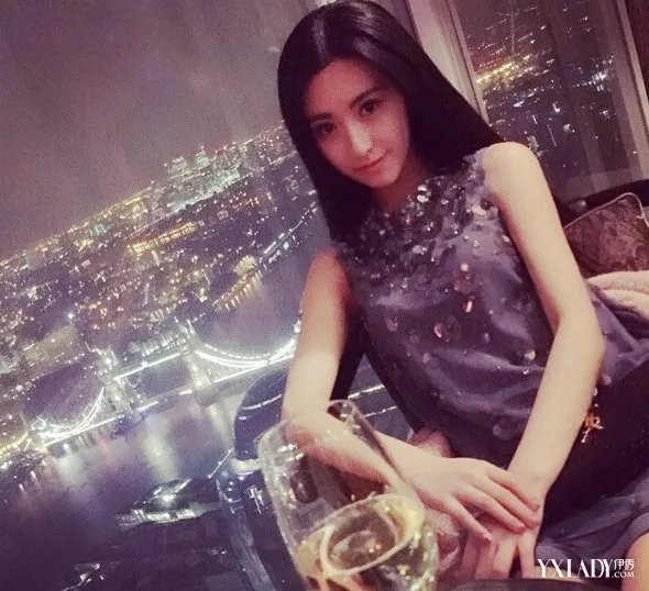 王思聪晒陪酒照直指朱圣祎讽女方校园生活不再单纯混乱不堪