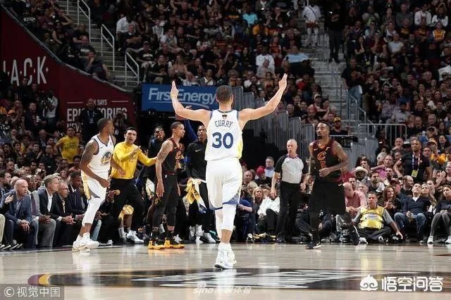 NBA总决赛G4,第四节全队都给库里喂球,是不是想帮他拿FMVP?