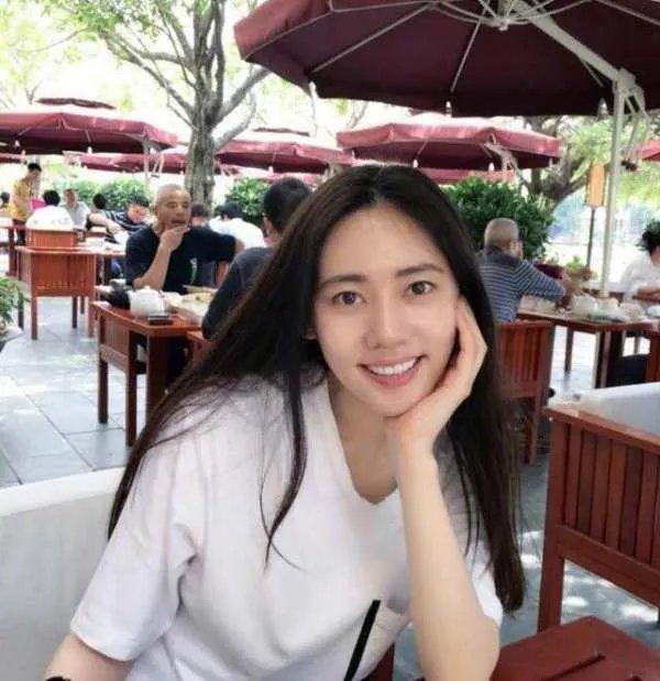 唯一不遭国人反感的韩星,被家人嫌弃远嫁中国,蹲地洗衣带娃获赞,她是谁?