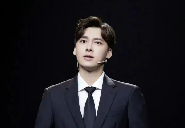 如何看待“早知道找个女朋友就好”的言论,李易峰事件?