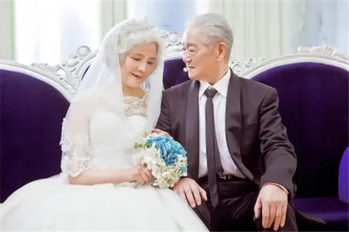 钻石婚送什么礼物好  六十年钻石婚礼物推荐