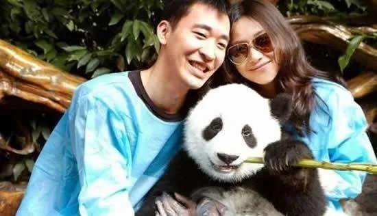 徐静蕾晒和黄立行旧照，她们两个为何不结婚？