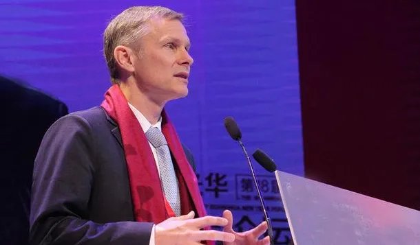 美国驻华首席外交官曾荣获美国务院杰出荣誉奖?