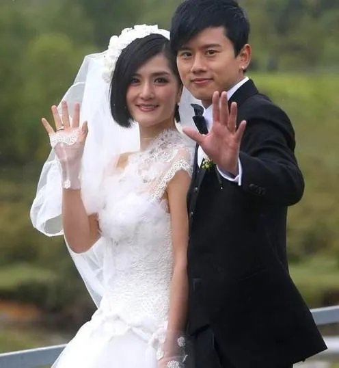 张杰和谢娜的结婚照