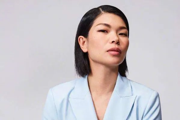 中国最丑超模吕燕嫁入法国豪门,为什么她七岁的儿子颜值超高?