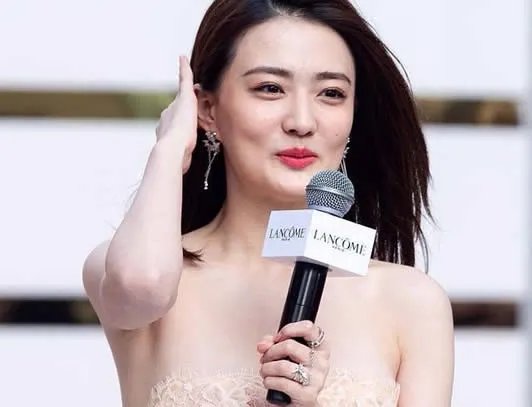 徐璐八卦个人资料简介:与男友交往一年却只能拥抱