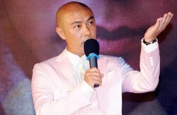 张卫健从印象起就一直留着光头,其原因不得不让人佩服,到底是什么原因?