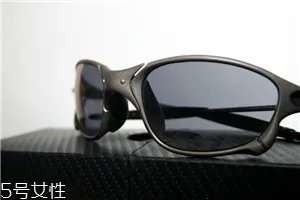 oakley是奢侈品牌吗?欧克利属于奢侈品吗?