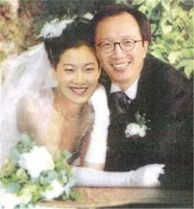梁锦松伏明霞离婚了吗 两个人的年龄差距有26岁