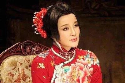 刘晓庆主演话剧《风华绝代》,现场反响如何?