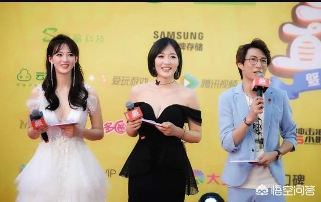 斗鱼嘉年华观众无心看女主播,只因女主持太吸睛,PDD眼都看直了,你觉得怎么样?