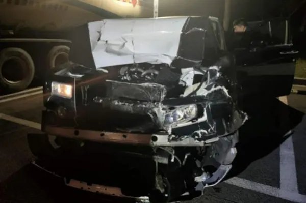 司机开老板600万豪车遭车祸，豪车报废，为啥网友却说手机最贵？