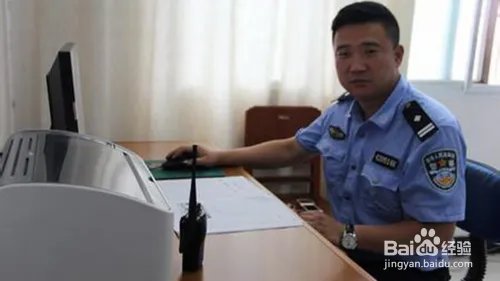 如何展示人民警察风采