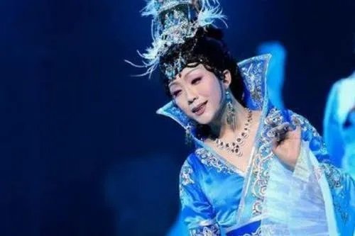 李玉刚的《新贵妃醉酒》演唱难点到底在哪，为何被奉为难以超越的经典？