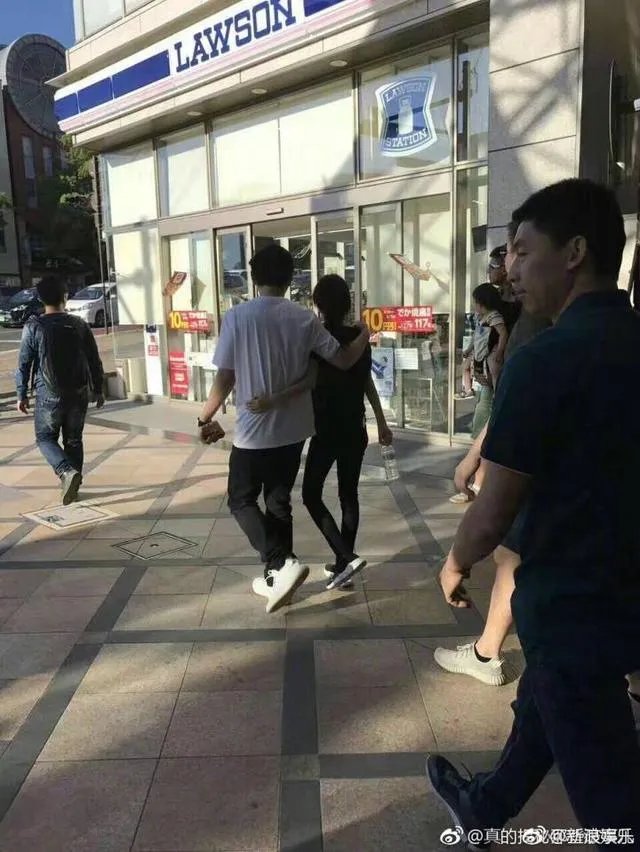最近某微博炸出,某网友出五千元钱向王思聪提问,最后反倒赚八万人民币。大家怎么看?