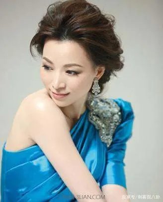 “央视一姐”董卿的工资曝光,网友直呼这也太多了,到底有多少钱?