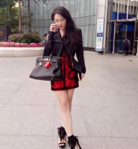 邹市明怎么解释夫妻性感打扮的?