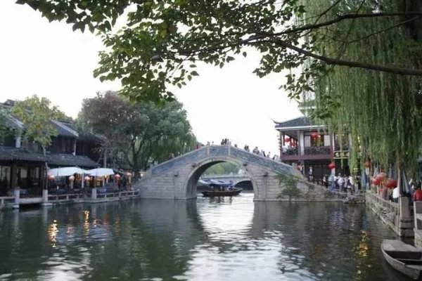 如何评价33个县GDP破千亿,前十名江苏占一半名额?