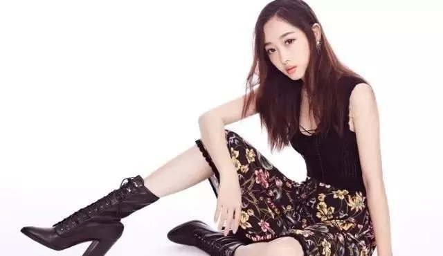 玉体横陈,性感窒息诱惑!林黛玉清纯不再?