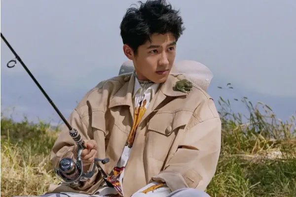 刘昊然打篮球被网友偶遇,身穿运动装少年感满满,你觉得他的演技如何?